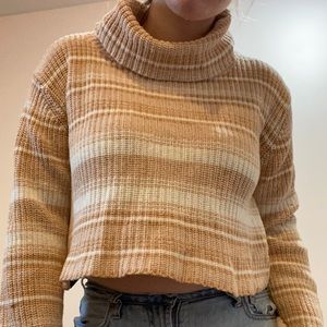 Cropped Cream Sweater 🤎